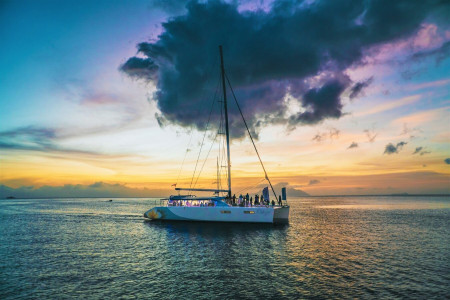Baie Ternay Marine Park Sonnenuntergang Katamaran-Kreuzfahrt
