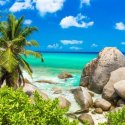 2. am Strand der Seychellen entspannen